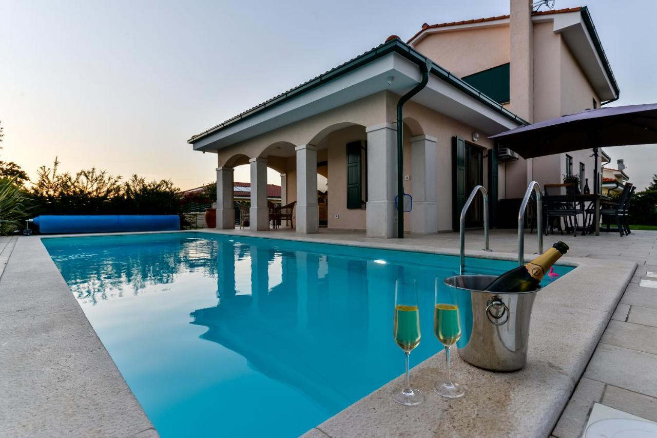 Villa Luciana, Buje Exterior foto